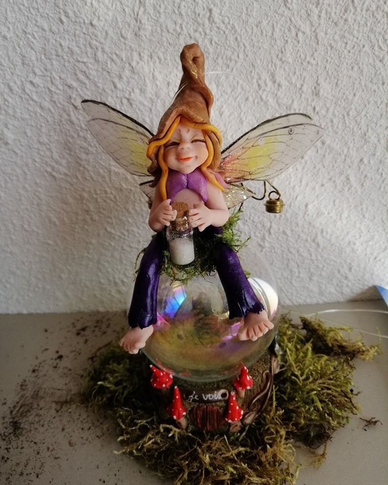elfe sur sa bulle avec support pour poser